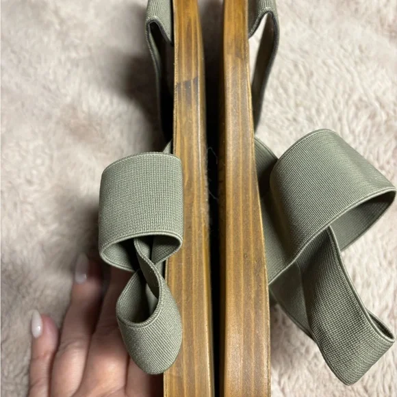 Steve Madden Women's Sandals in Tan and Gray/Green Straps - Picture 3 of 5